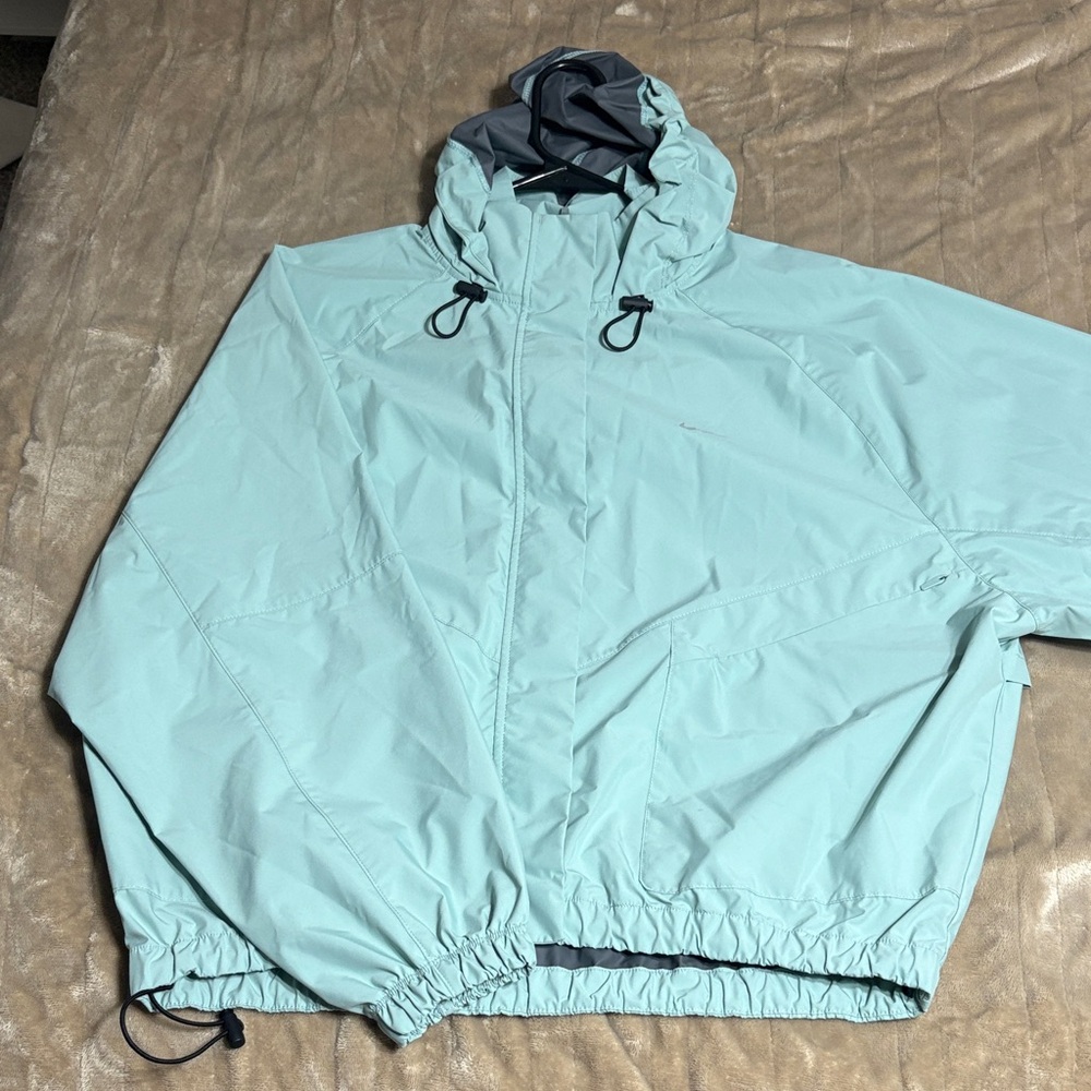 Nike Storm-FIT Jacket in Light Gray and Mint